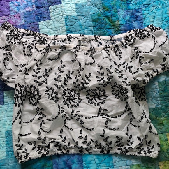 AMERICAN EAGLE off the shoulder top - Picture 1 of 3